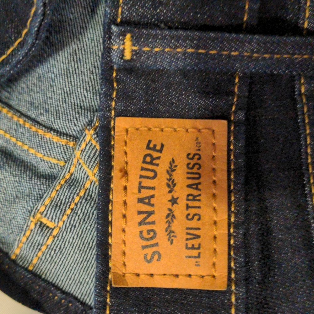 Ladies Jeans - Picture 4 of 5